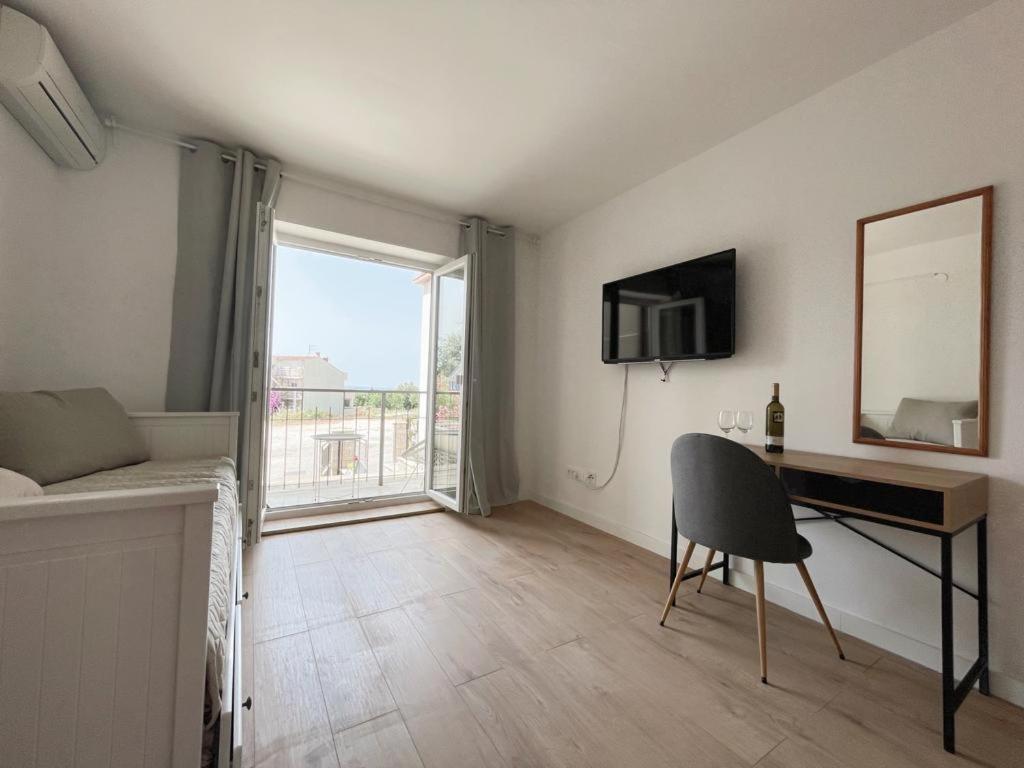Caramel Comforts With Sea View In Stinjan Only 300 Meters From The * Pula