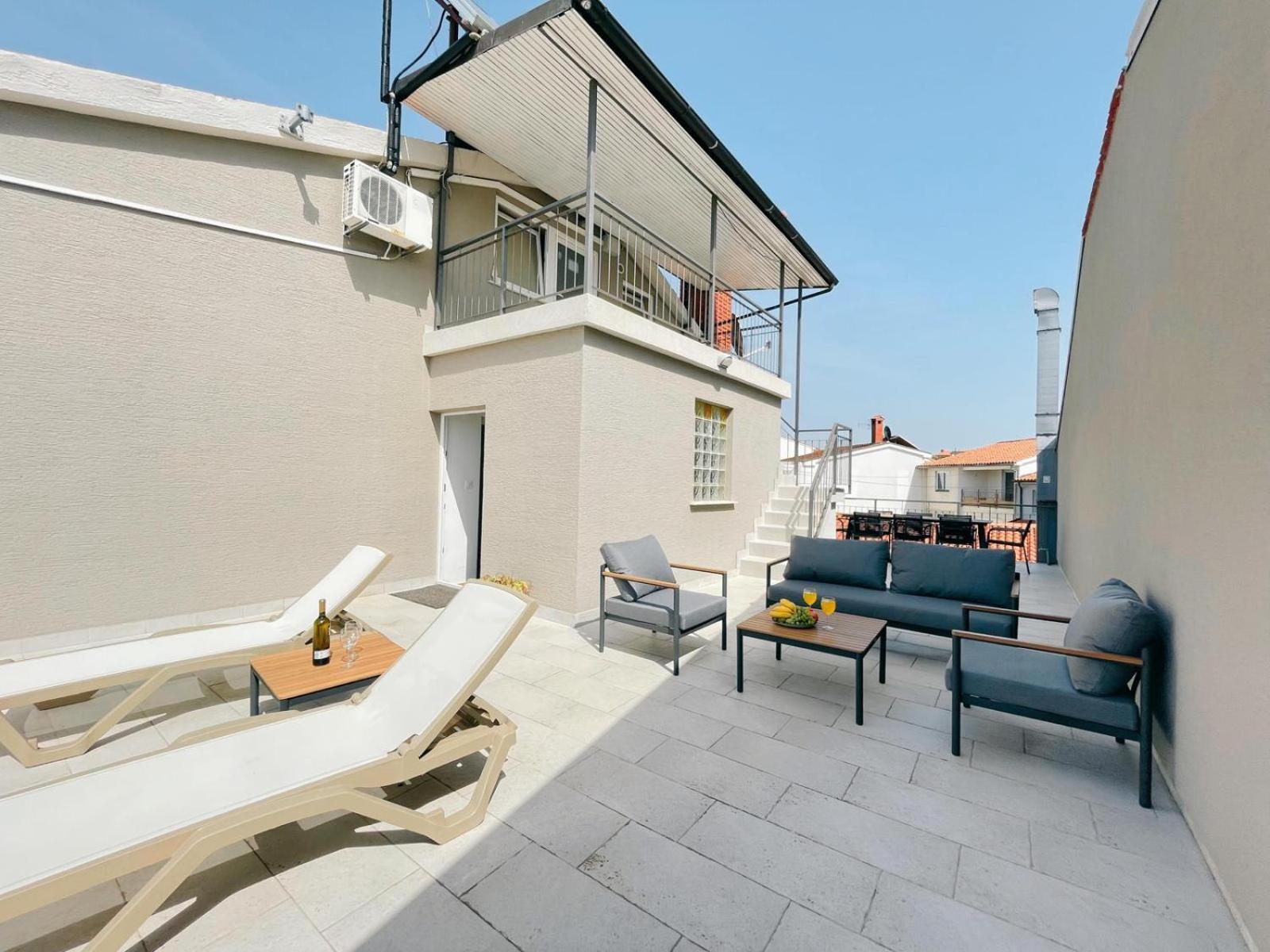 Caramel Comforts With Sea View In Stinjan Only 300 Meters From The * Pula