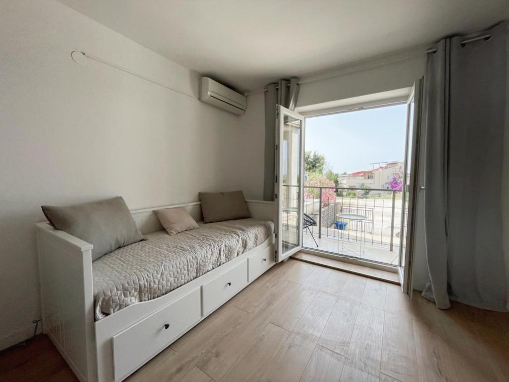 Caramel Comforts With Sea View In Stinjan Only 300 Meters From The Pula