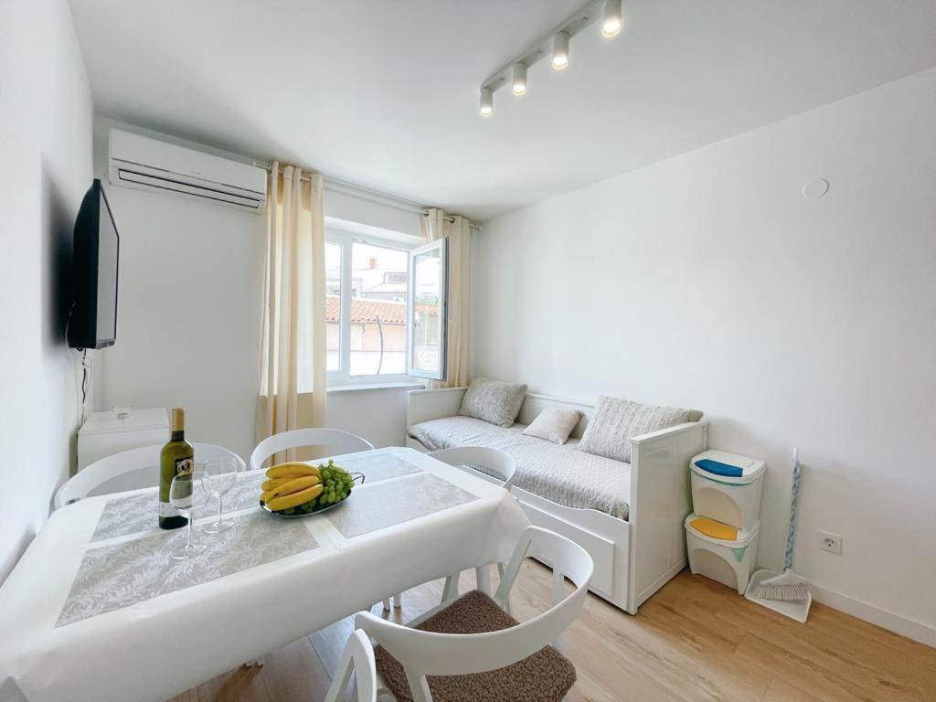 Caramel Comforts With Sea View In Stinjan Only 300 Meters From The *