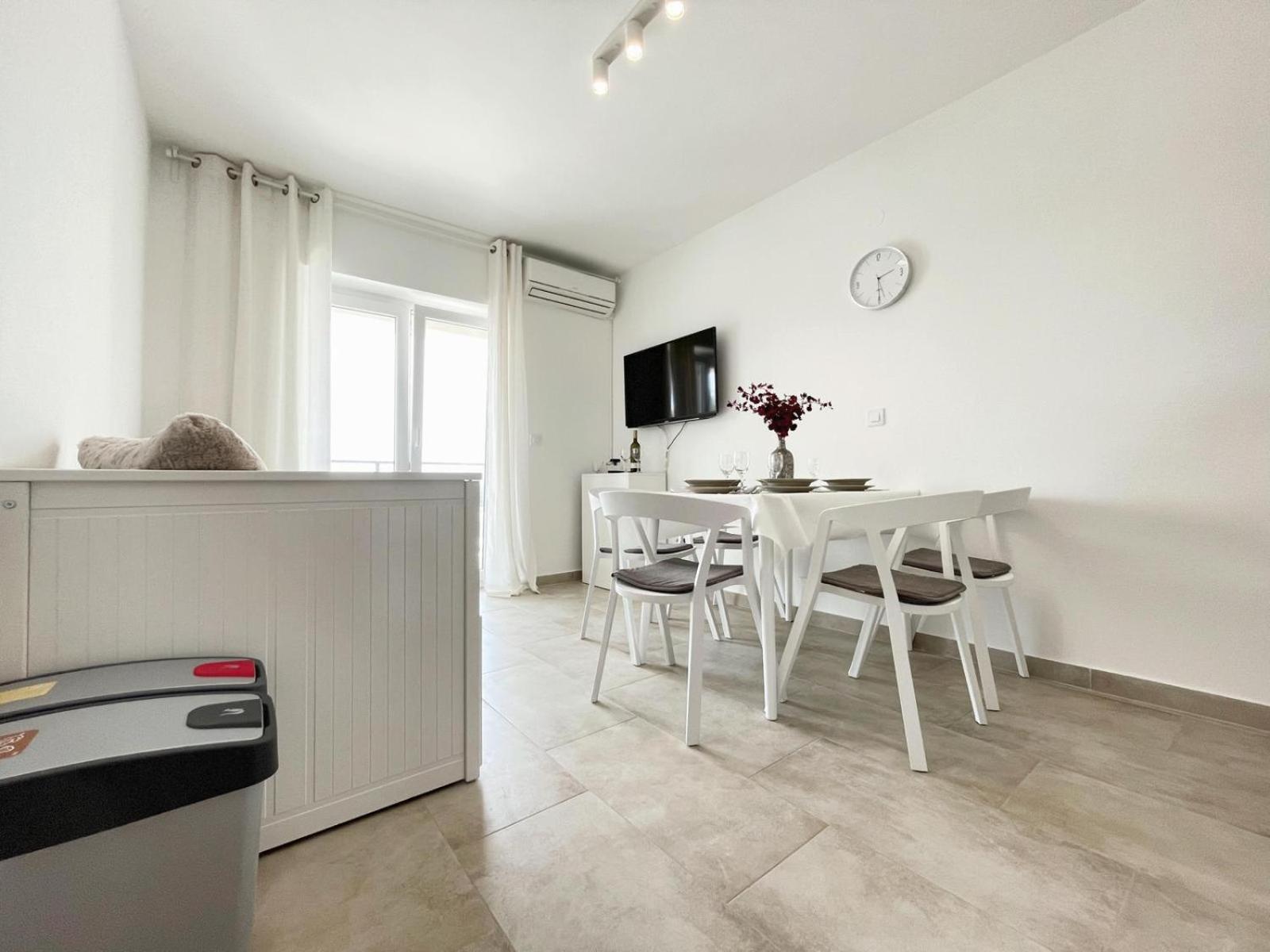 Apartment Caramel Comforts With Sea View In Stinjan Only 300 Meters From The *