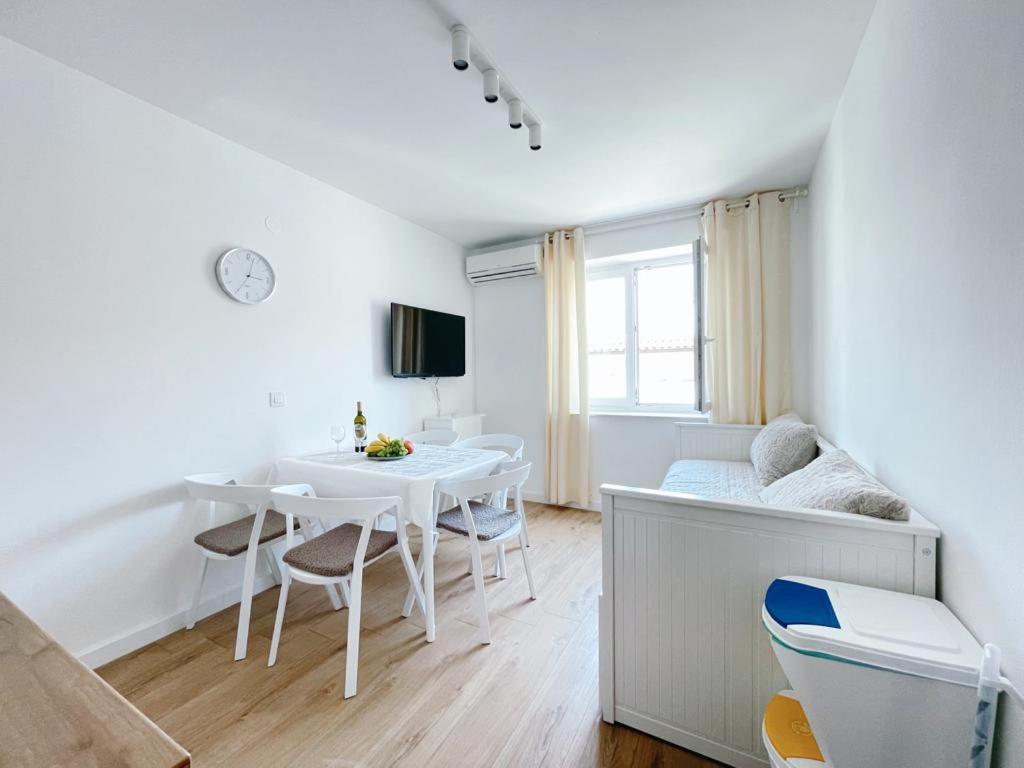 Caramel Comforts With Sea View In Stinjan Only 300 M From The Beach, Free Parking Apartment